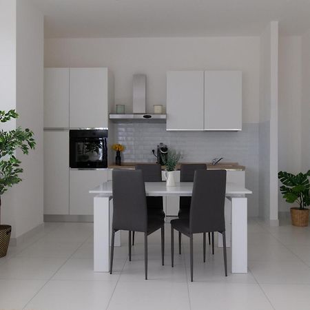 Sky Suite Blue Pomezia Eksteriør billede